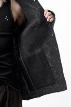 Load image into Gallery viewer, KLASICA BLACK CAT CREW NECK CARDIGAN / GRAINY PRINT BACK SIDE FLEECE (GREIGE)