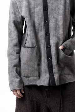 Load image into Gallery viewer, KLASICA BLACK CAT CREW NECK CARDIGAN / GRAINY PRINT BACK SIDE FLEECE (GREIGE)