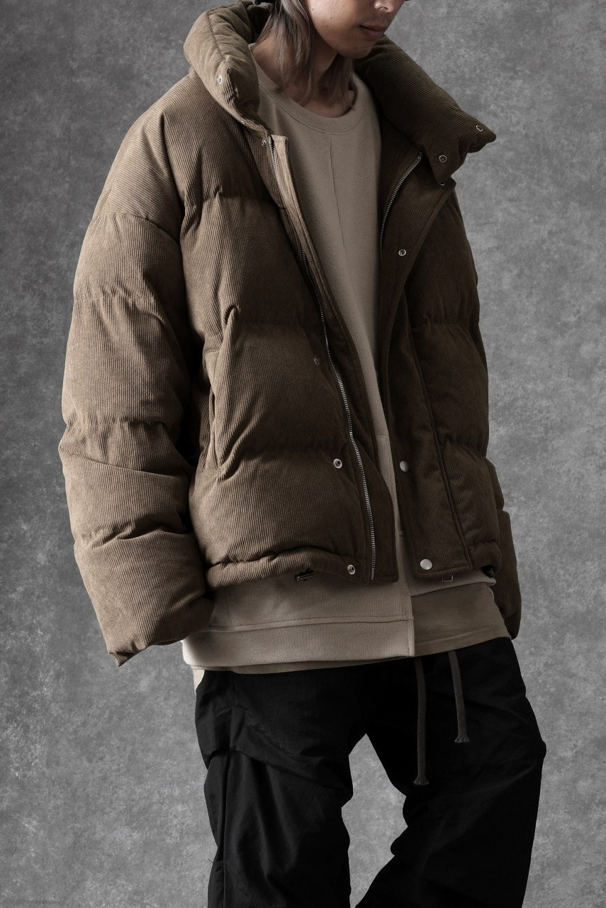 画像をギャラリービューアに読み込む, A.F ARTEFACT HIGH NECK DOWN JACKET / CORDUROY (BROWN)