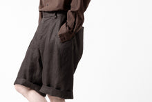 画像をギャラリービューアに読み込む, COLINA TUCK SHORTS / SAFILIN LINEN HERRINGBONE (BROWN)