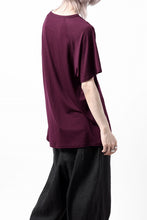 Load image into Gallery viewer, CAPERTICA PRISONER SHIRTS / SUPER 120s WASHABLE WOOL JERSEY (PLUM)