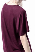 Load image into Gallery viewer, CAPERTICA PRISONER SHIRTS / SUPER 120s WASHABLE WOOL JERSEY (PLUM)