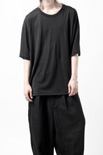 Load image into Gallery viewer, CAPERTICA OVERSIZED S/S TEE / SUPER 120s WASHABLE WOOL JERSEY (DARKNESS)
