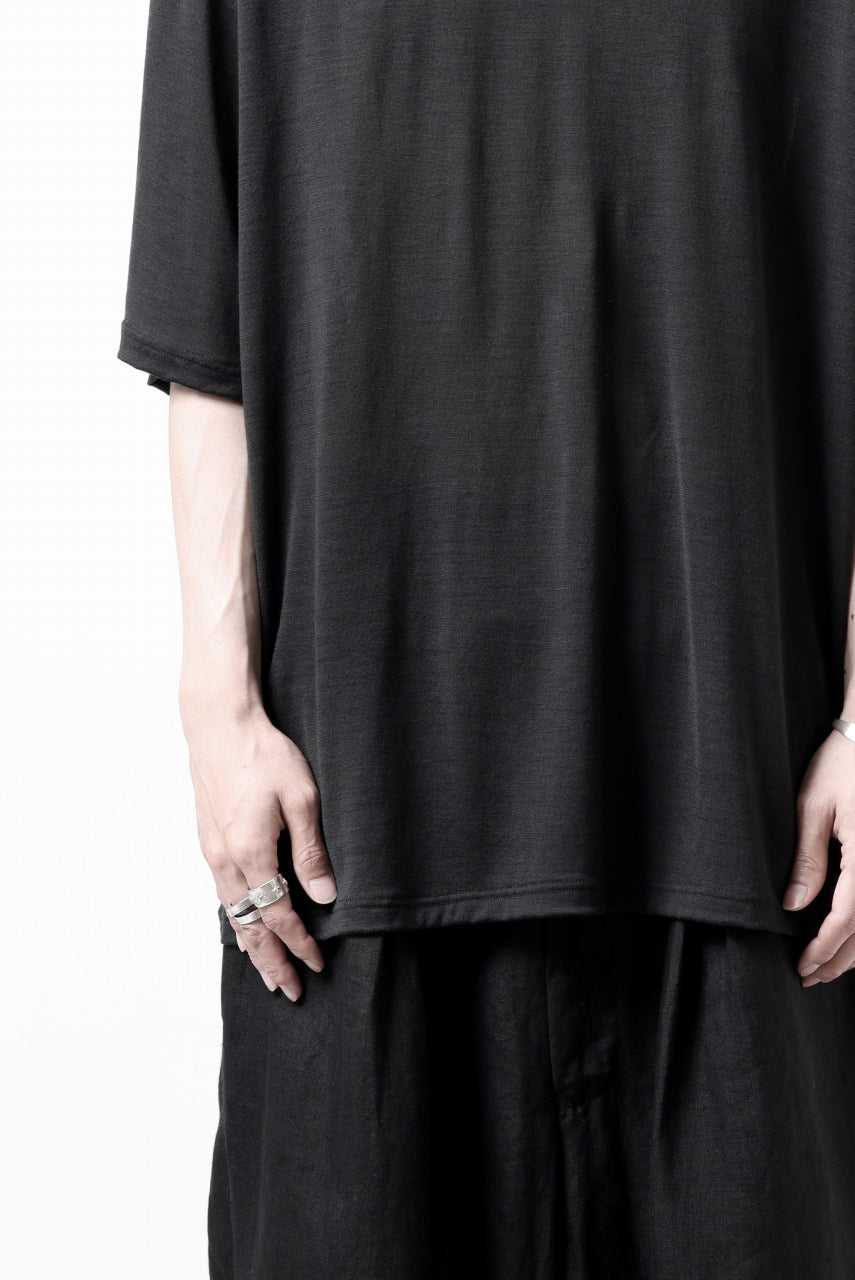 Load image into Gallery viewer, CAPERTICA OVERSIZED S/S TEE / SUPER 120s WASHABLE WOOL JERSEY (DARKNESS)