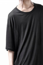Load image into Gallery viewer, CAPERTICA OVERSIZED S/S TEE / SUPER 120s WASHABLE WOOL JERSEY (DARKNESS)