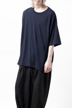 Load image into Gallery viewer, CAPERTICA OVERSIZED S/S TEE / SUPER 120s WASHABLE WOOL JERSEY (NAVY)