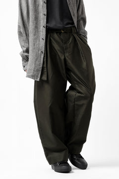 Load image into Gallery viewer, CAPERTICA 2 TUCK WIDE PANTS / GIZA COTTON MOLESKIN (OLIVE DRAB)