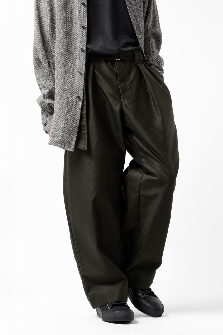 Load image into Gallery viewer, CAPERTICA 2 TUCK WIDE PANTS / GIZA COTTON MOLESKIN (OLIVE DRAB)