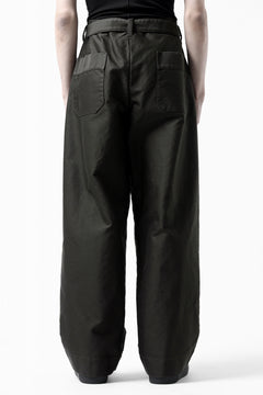 Load image into Gallery viewer, CAPERTICA 2 TUCK WIDE PANTS / GIZA COTTON MOLESKIN (OLIVE DRAB)