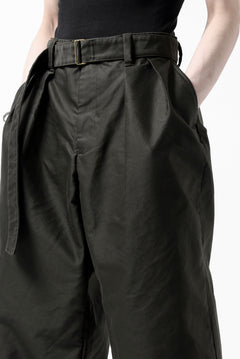 Load image into Gallery viewer, CAPERTICA 2 TUCK WIDE PANTS / GIZA COTTON MOLESKIN (OLIVE DRAB)