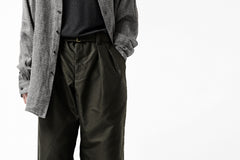 Load image into Gallery viewer, CAPERTICA 2 TUCK WIDE PANTS / GIZA COTTON MOLESKIN (OLIVE DRAB)