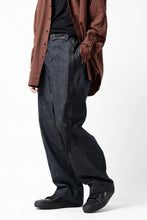 Load image into Gallery viewer, CAPERTICA WIDE SEAMLESS TROUSERS / ZIMBABWE COTTON LITE DENIM (INDIGO)