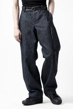 Load image into Gallery viewer, CAPERTICA WIDE SEAMLESS TROUSERS / ZIMBABWE COTTON LITE DENIM (INDIGO)
