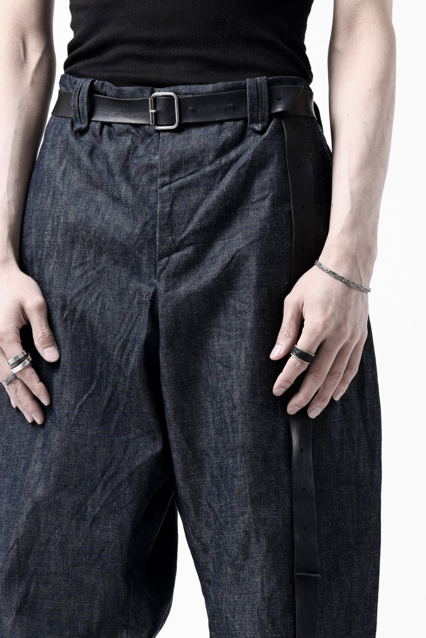 Load image into Gallery viewer, CAPERTICA WIDE SEAMLESS TROUSERS / ZIMBABWE COTTON LITE DENIM (INDIGO)