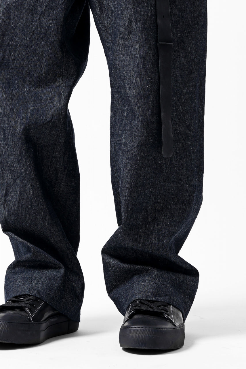 Load image into Gallery viewer, CAPERTICA WIDE SEAMLESS TROUSERS / ZIMBABWE COTTON LITE DENIM (INDIGO)