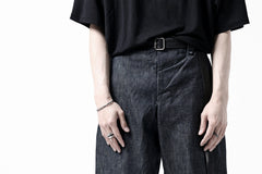 Load image into Gallery viewer, CAPERTICA WIDE SEAMLESS TROUSERS / ZIMBABWE COTTON LITE DENIM (INDIGO)