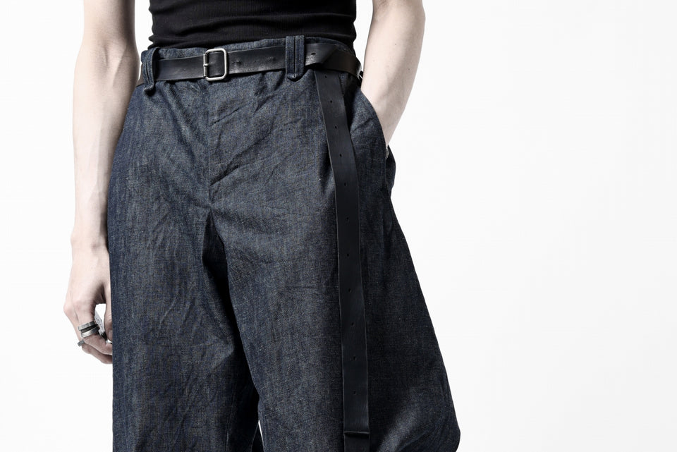 Load image into Gallery viewer, CAPERTICA WIDE SEAMLESS TROUSERS / ZIMBABWE COTTON LITE DENIM (INDIGO)