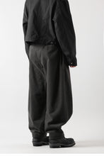 Load image into Gallery viewer, CAPERTICA BALLOON PANTS / NAPPING MOLESKIN (CHARCOAL)