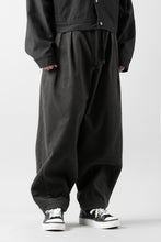 Load image into Gallery viewer, CAPERTICA BALLOON PANTS / NAPPING MOLESKIN (CHARCOAL)