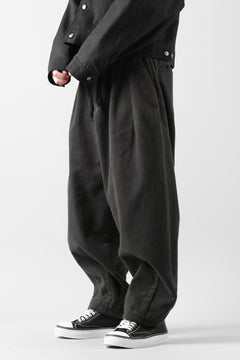 Load image into Gallery viewer, CAPERTICA BALLOON PANTS / NAPPING MOLESKIN (CHARCOAL)