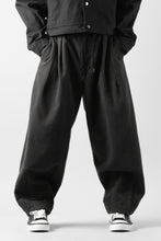 Load image into Gallery viewer, CAPERTICA BALLOON PANTS / NAPPING MOLESKIN (CHARCOAL)