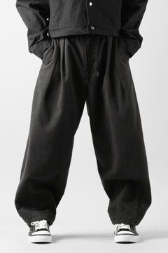 Load image into Gallery viewer, CAPERTICA BALLOON PANTS / NAPPING MOLESKIN (CHARCOAL)