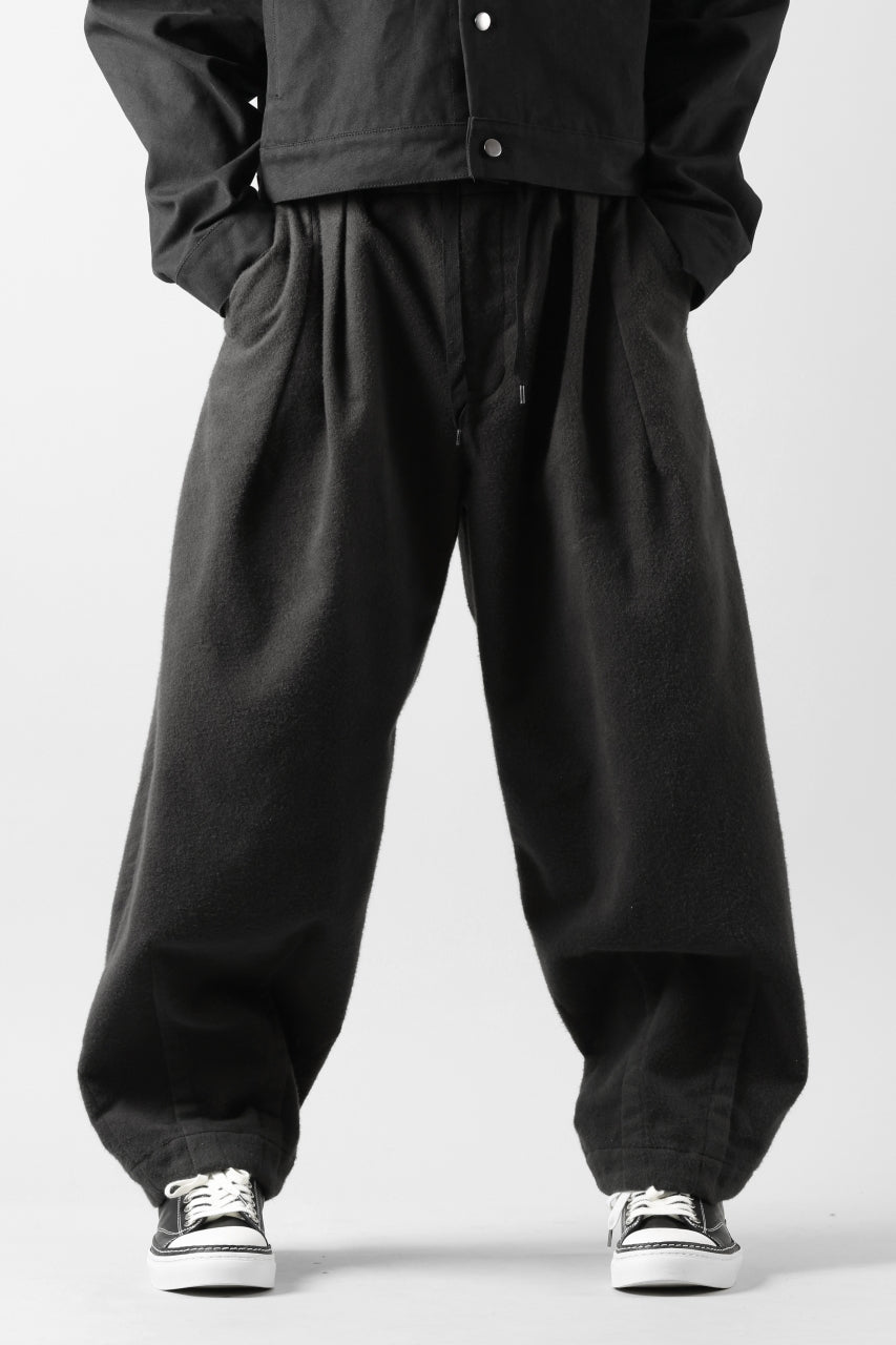 Load image into Gallery viewer, CAPERTICA BALLOON PANTS / NAPPING MOLESKIN (CHARCOAL)
