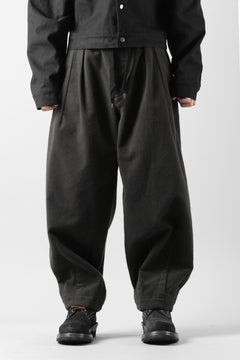 Load image into Gallery viewer, CAPERTICA BALLOON PANTS / NAPPING MOLESKIN (CHARCOAL)