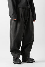Load image into Gallery viewer, CAPERTICA BALLOON PANTS / NAPPING MOLESKIN (CHARCOAL)