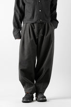 Load image into Gallery viewer, CAPERTICA BALLOON PANTS / NAPPING MOLESKIN (CHARCOAL)