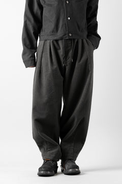 Load image into Gallery viewer, CAPERTICA BALLOON PANTS / NAPPING MOLESKIN (CHARCOAL)