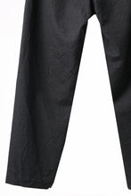 画像をギャラリービューアに読み込む, CAPERTICA SEAMLESS TROUSERS / WASHABLE WOOL GABARDINE (BLACK GRAY)