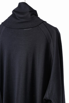 画像をギャラリービューアに読み込む, CAPERTICA BINDER TURTLE NECK TOP / SUPER 140s WASHABLE WOOL DC-JERSEY (MID NIGHT)