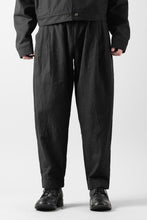 画像をギャラリービューアに読み込む, CAPERTICA PEGTOP EASY PANTS / RAMIE COTTON CANVAS (BURNED BLACK)