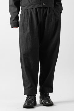 画像をギャラリービューアに読み込む, CAPERTICA PEGTOP EASY PANTS / RAMIE COTTON CANVAS (BURNED BLACK)