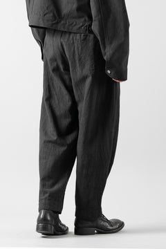 画像をギャラリービューアに読み込む, CAPERTICA PEGTOP EASY PANTS / RAMIE COTTON CANVAS (BURNED BLACK)