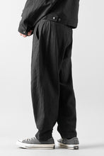 画像をギャラリービューアに読み込む, CAPERTICA PEGTOP EASY PANTS / RAMIE COTTON CANVAS (BURNED BLACK)