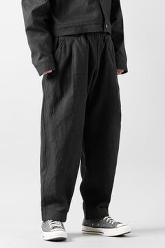 画像をギャラリービューアに読み込む, CAPERTICA PEGTOP EASY PANTS / RAMIE COTTON CANVAS (BURNED BLACK)