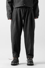 画像をギャラリービューアに読み込む, CAPERTICA PEGTOP EASY PANTS / RAMIE COTTON CANVAS (BURNED BLACK)