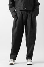 画像をギャラリービューアに読み込む, CAPERTICA PEGTOP EASY PANTS / RAMIE COTTON CANVAS (BURNED BLACK)