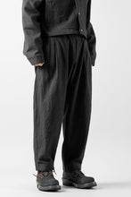 画像をギャラリービューアに読み込む, CAPERTICA PEGTOP EASY PANTS / RAMIE COTTON CANVAS (BURNED BLACK)