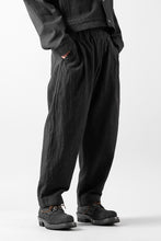 画像をギャラリービューアに読み込む, CAPERTICA PEGTOP EASY PANTS / RAMIE COTTON CANVAS (BURNED BLACK)