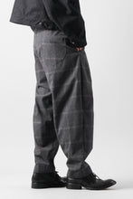 Load image into Gallery viewer, CAPERTICA PEGTOP EASY PANTS / DARK MELANGE CHECK FLANNEL (CHARCOAL)