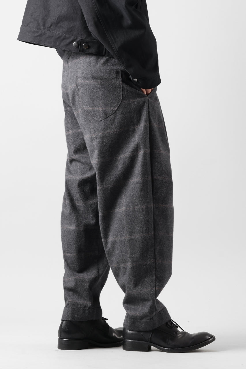 Load image into Gallery viewer, CAPERTICA PEGTOP EASY PANTS / DARK MELANGE CHECK FLANNEL (CHARCOAL)