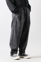 Load image into Gallery viewer, CAPERTICA PEGTOP EASY PANTS / DARK MELANGE CHECK FLANNEL (CHARCOAL)