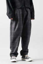 Load image into Gallery viewer, CAPERTICA PEGTOP EASY PANTS / DARK MELANGE CHECK FLANNEL (CHARCOAL)