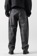 Load image into Gallery viewer, CAPERTICA PEGTOP EASY PANTS / DARK MELANGE CHECK FLANNEL (CHARCOAL)
