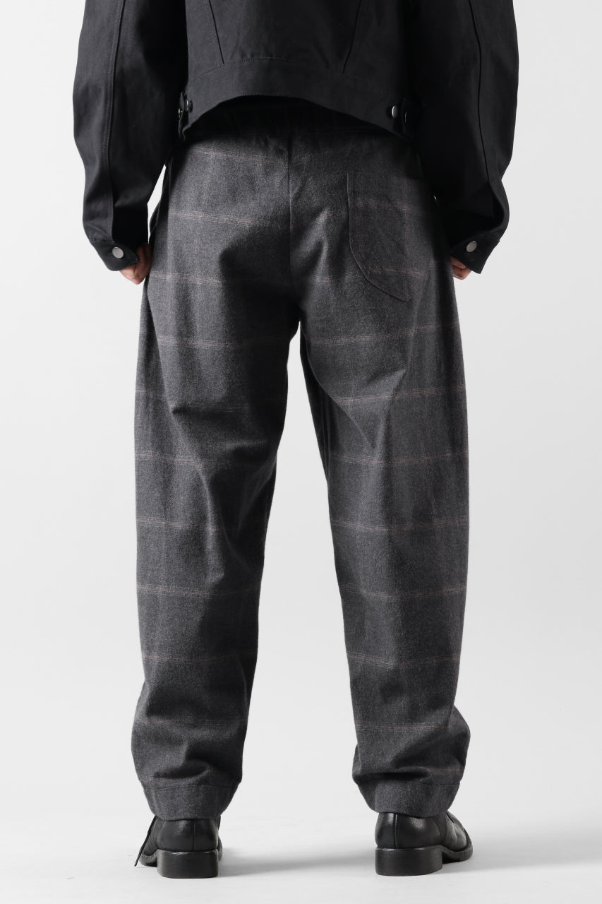 Load image into Gallery viewer, CAPERTICA PEGTOP EASY PANTS / DARK MELANGE CHECK FLANNEL (CHARCOAL)