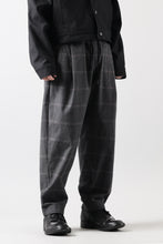 Load image into Gallery viewer, CAPERTICA PEGTOP EASY PANTS / DARK MELANGE CHECK FLANNEL (CHARCOAL)
