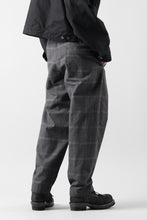 Load image into Gallery viewer, CAPERTICA PEGTOP EASY PANTS / DARK MELANGE CHECK FLANNEL (CHARCOAL)